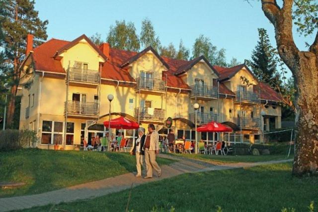 Hotel Bialy Labedz Kretowiny
