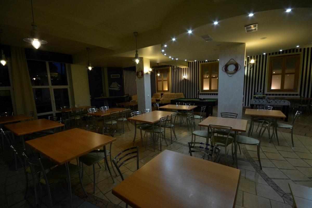Hotel Bialy Labedz *