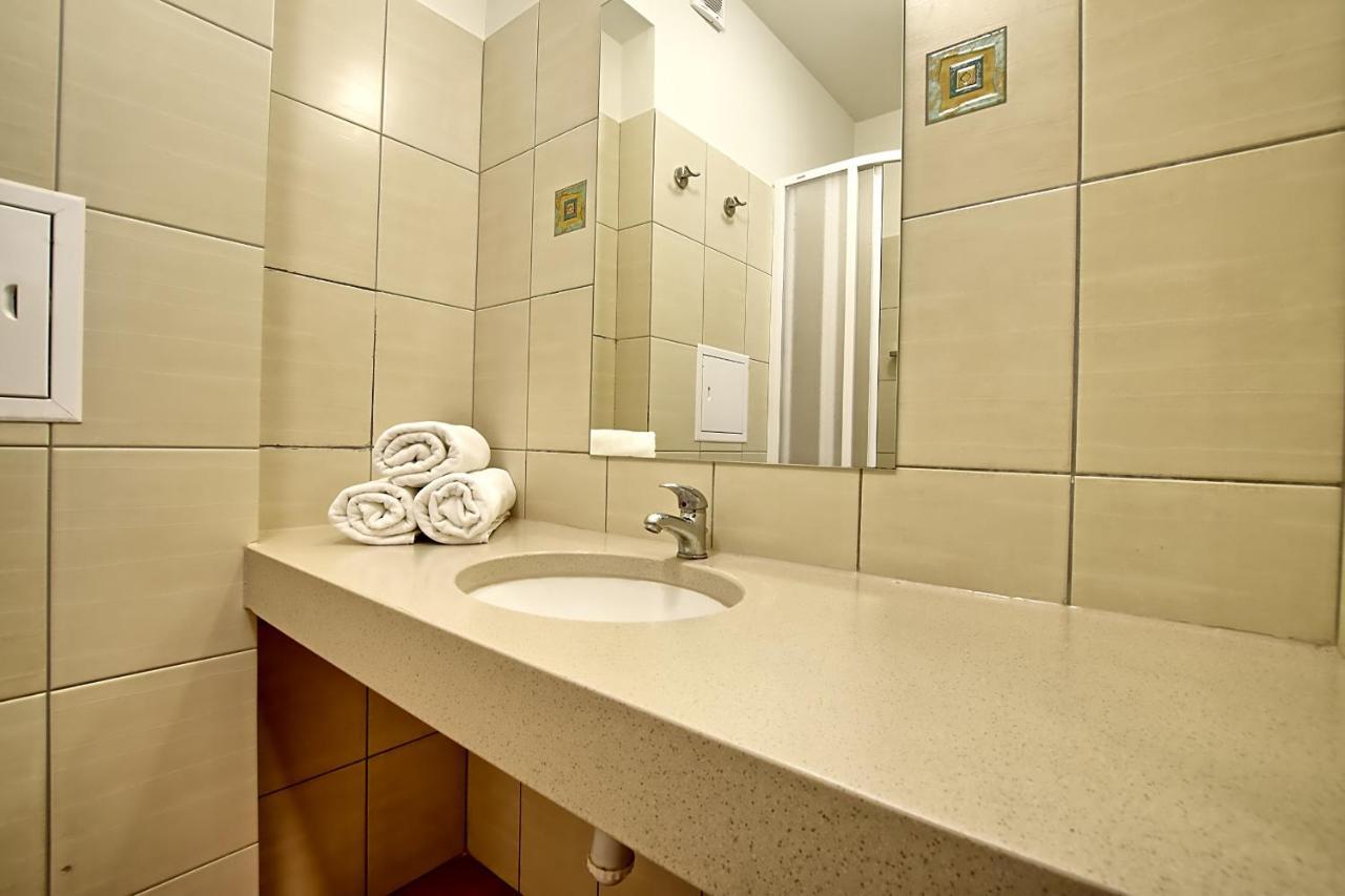Bialy Labedz Hotel Kretowiny