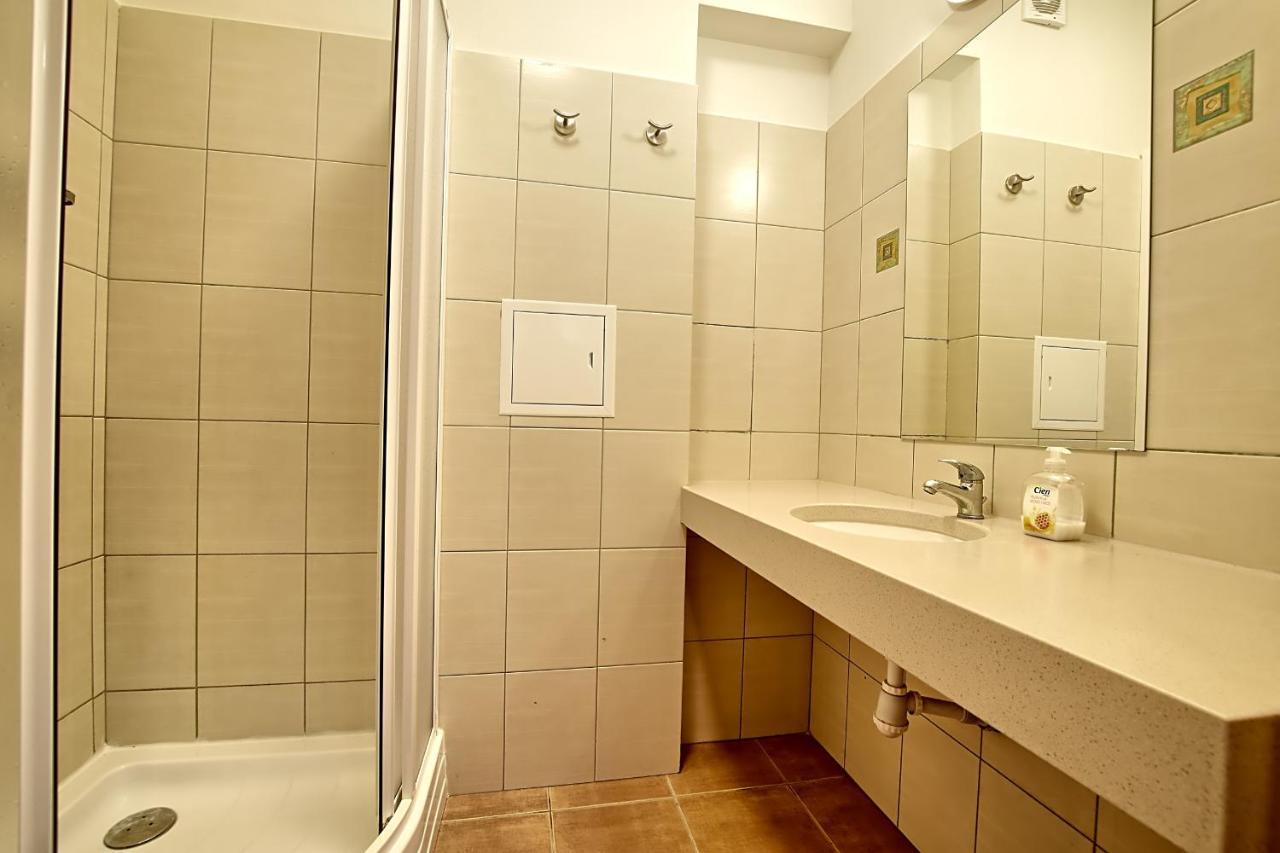 Bialy Labedz Hotel *